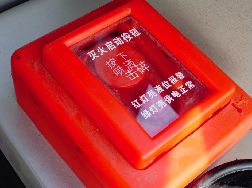 車廂頂部的滅火噴頭