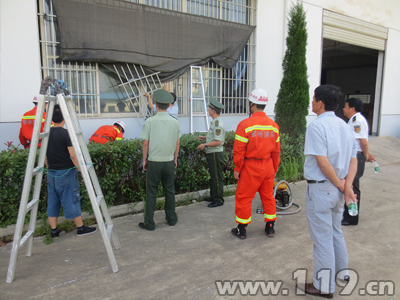員工宿舍設置防盜網影響逃生 葛店消防強制拆除