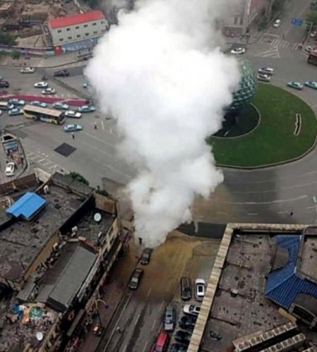 大連友好廣場(chǎng)爆炸現(xiàn)場(chǎng)。