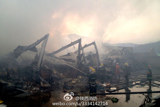 今晨3月5日延安劉萬家溝水果市場(chǎng)發(fā)生火災(zāi),無人員傷亡。