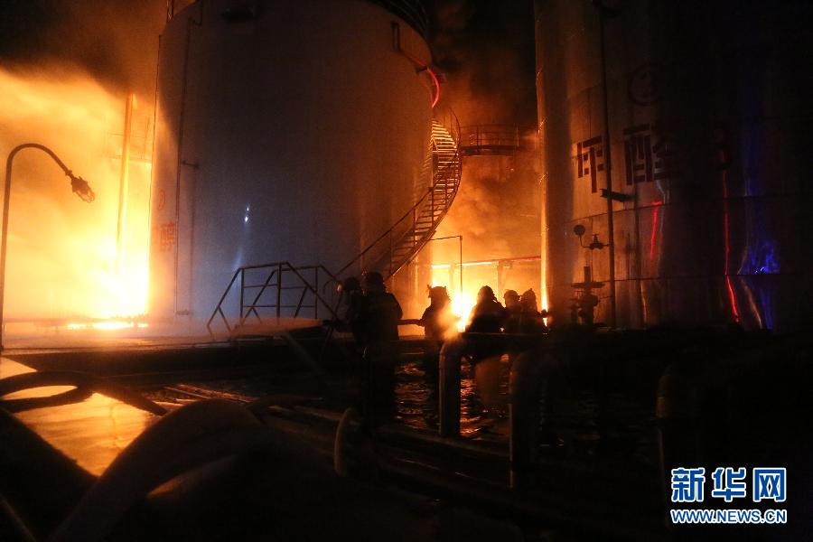 （新華網(wǎng)）（1）內(nèi)蒙古赤峰市一化工廠儲(chǔ)罐區(qū)發(fā)生火災(zāi)事故