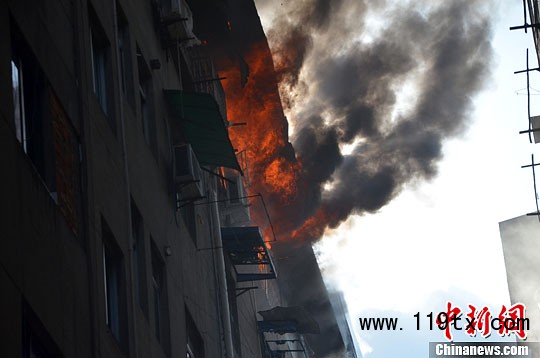 綿陽市高新區萬興街凝祥寺社區一居民樓發生火災 燒得面目全非