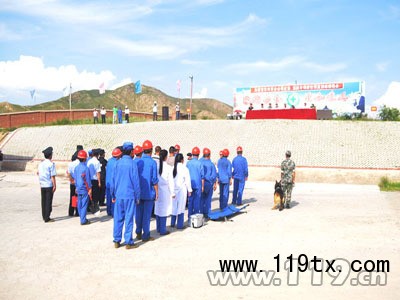 深入化工單位開展滅火實戰演練