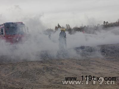 消防官兵參與滅火演練