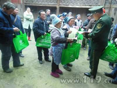 發放消防安全宣傳資料