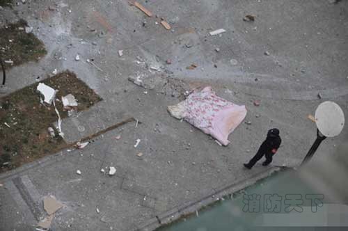 在現場看到，明火已被趕制的消防官兵處理熄滅