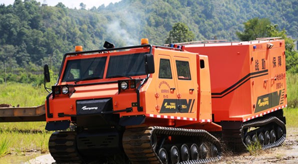 此次演練配備的全地形履帶式運(yùn)輸車