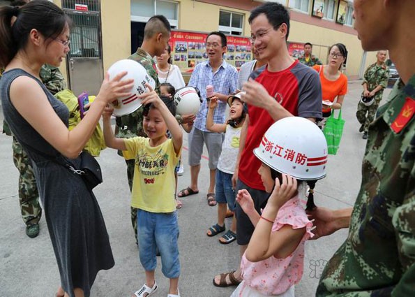 親子家庭進紅門學消防