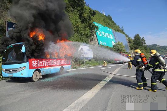 湖北秭歸多部門聯合開展交通事故消防演練
