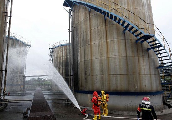 廣西柳州消防舉行危化品爆炸處置演練