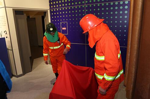 在寧夏科技館中控室,工作人員宣布演練開始。