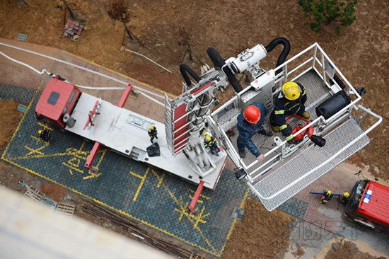 龍巖消防開展高層建筑火災(zāi)救援實(shí)戰(zhàn)演練