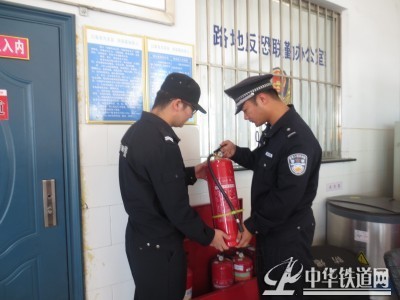 錫林鐵警深入開展“兩會(huì)”消防安全檢查