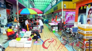 商業(yè)街消防通道竟&ldquo;淪為&rdquo;菜市場