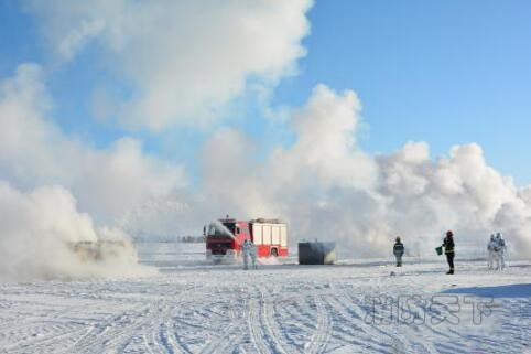 圖為消防官兵在嚴寒中開展實戰演練。消防部門供圖