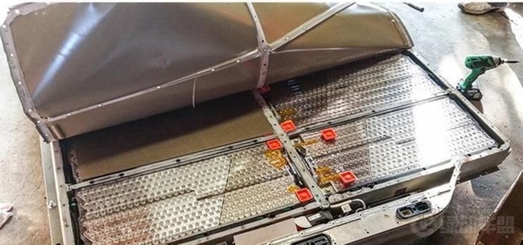 特斯拉車禍后起火 電動汽車安全性遭拷問!